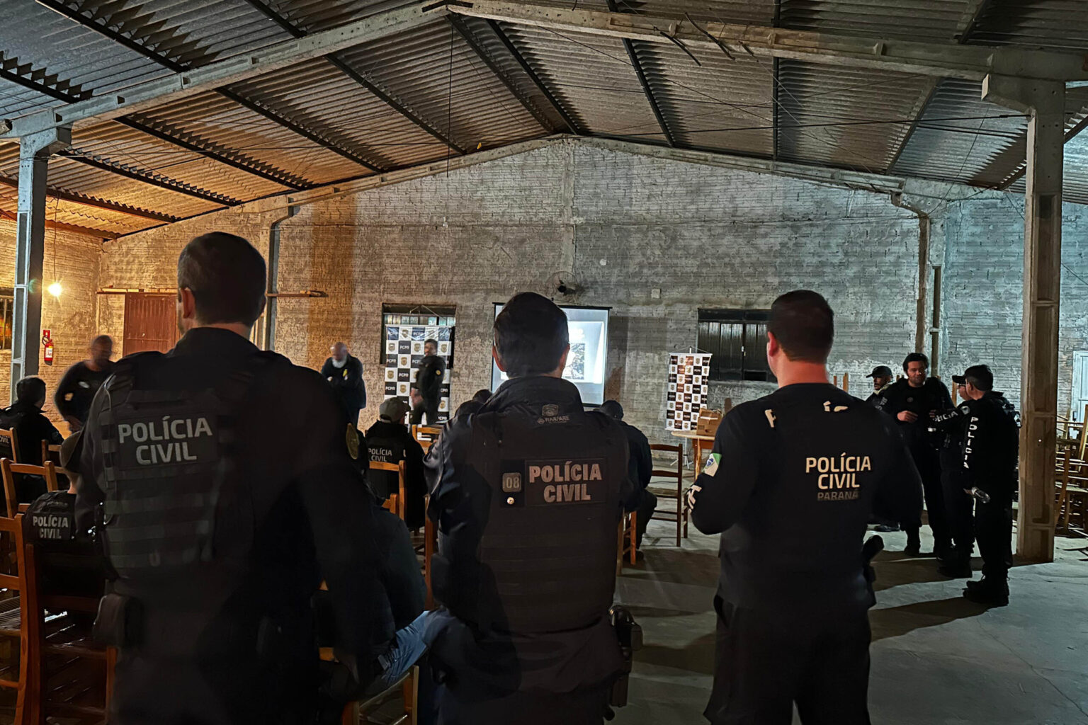 Operação da Polícia Civil Prende 17 Pessoas em Teixeira Soares