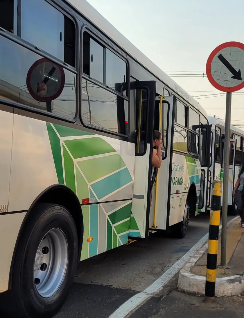 Homem Gravemente Ferido Após Ser Atropelado por Ônibus